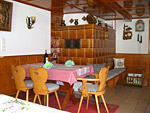 Frühstücksraum mit Kachelofen - Bild vergrößern